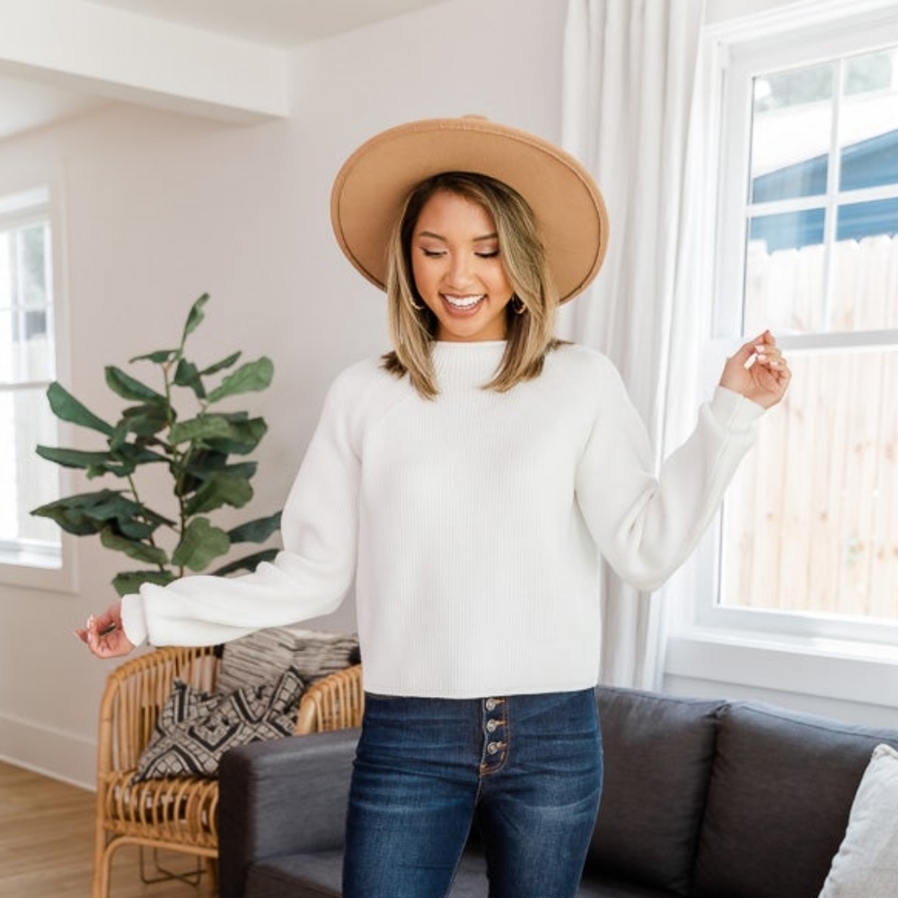 PINK LILY IVORY SWEATER 